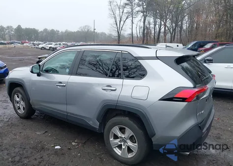 2019 Toyota Rav4 Xle z USA, uszkodzony, nr VIN 2T3P1RFV2KC002870